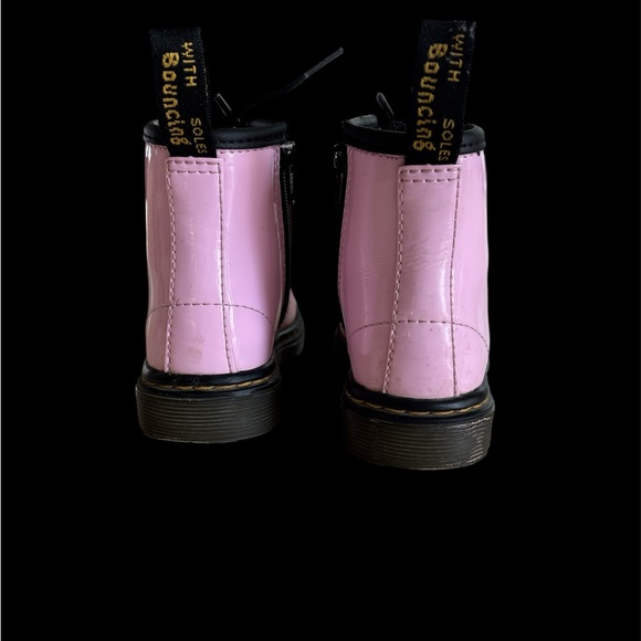 🍂Dr. Martens Kids Boots in Shiny Pink - Picture 4 of 7